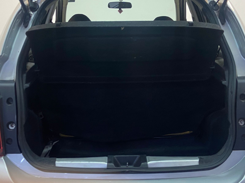 Nissan March Prata