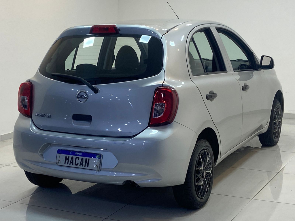 Nissan March Prata