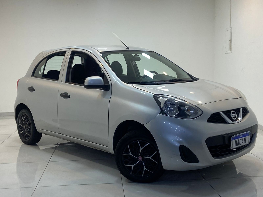 Nissan March Prata