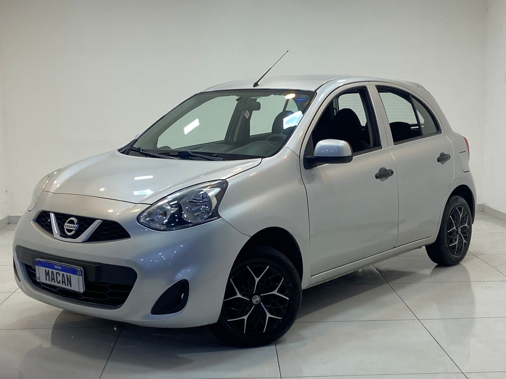 Nissan March Prata