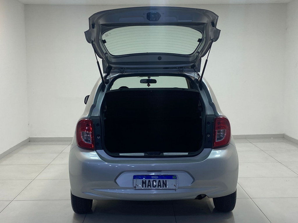 Nissan March Prata