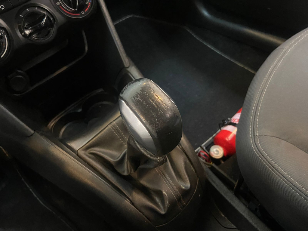 Peugeot 208 Preto