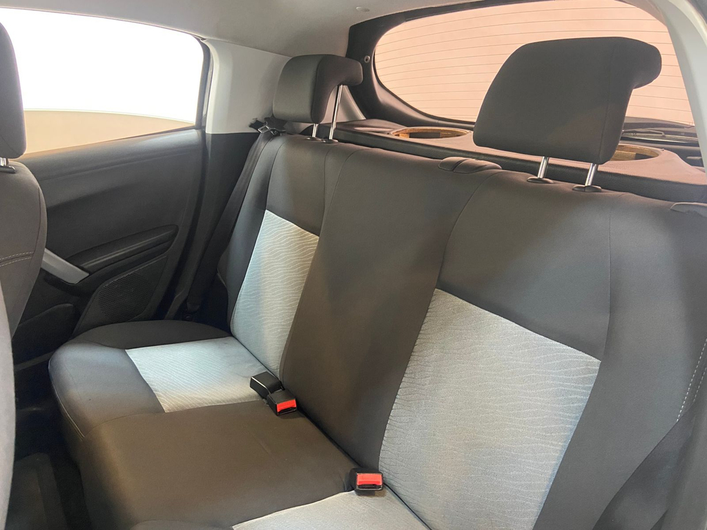 Peugeot 208 Preto