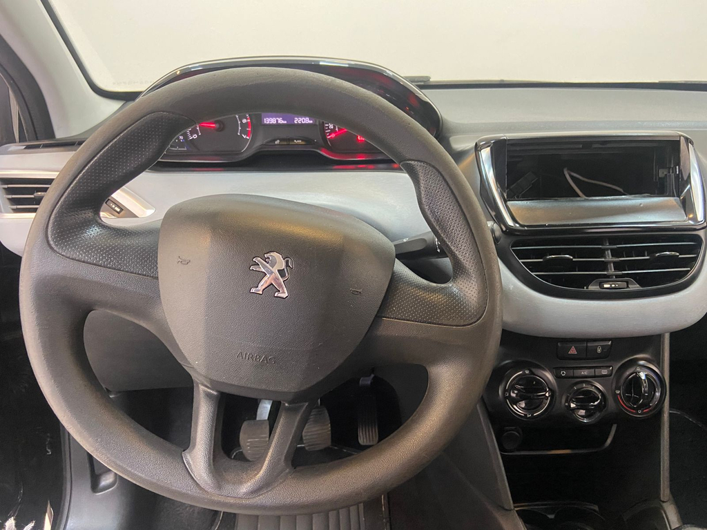 Peugeot 208 Preto