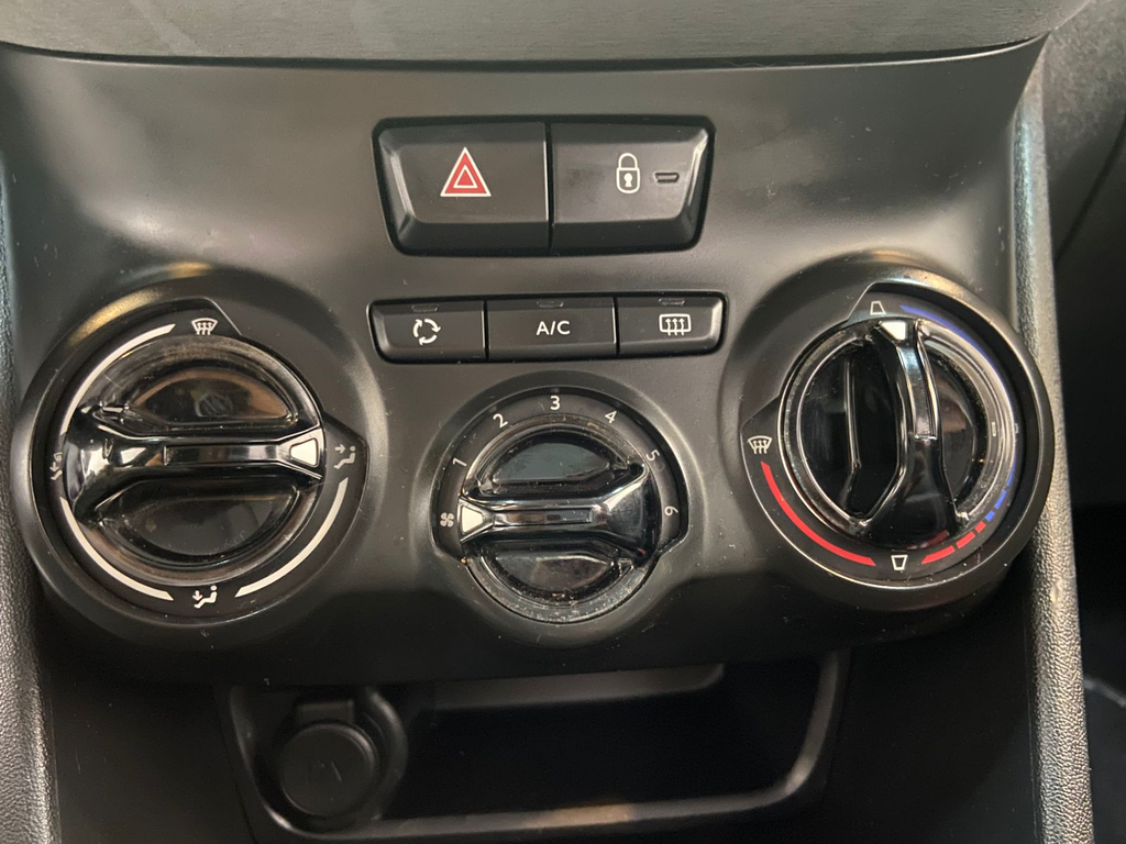 Peugeot 208 Preto