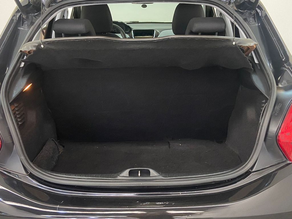 Peugeot 208 Preto