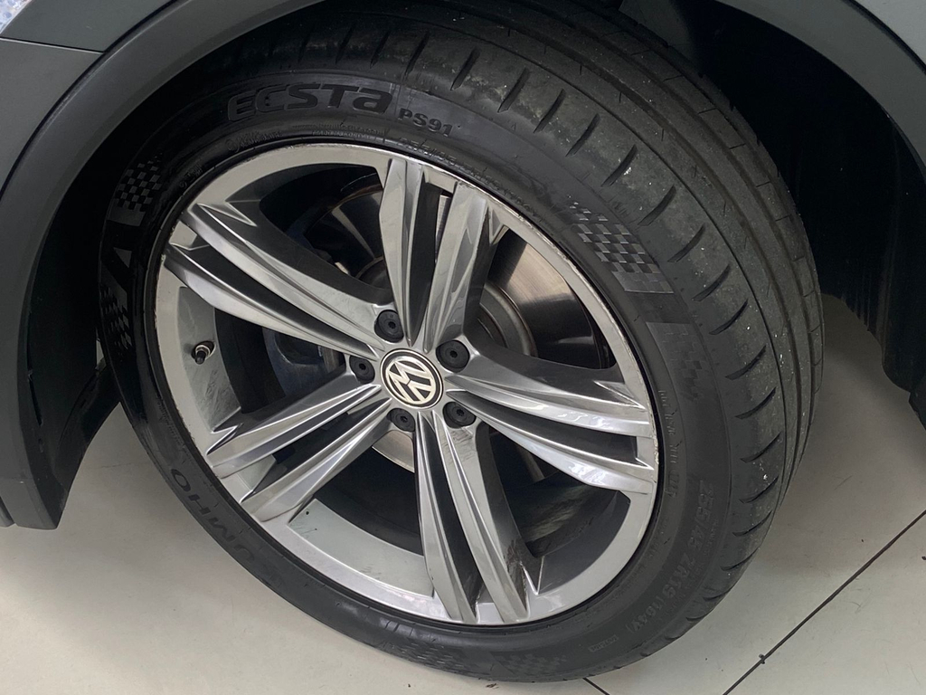 Volkswagen Tiguan Cinza
