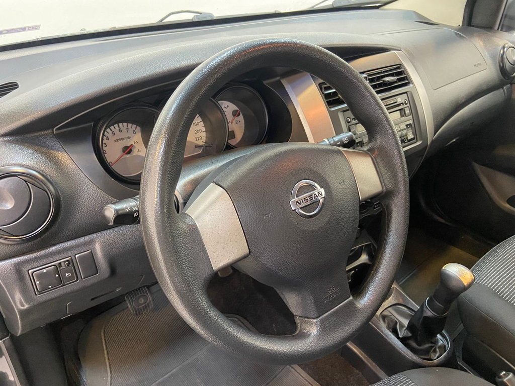 Nissan Livina Preto