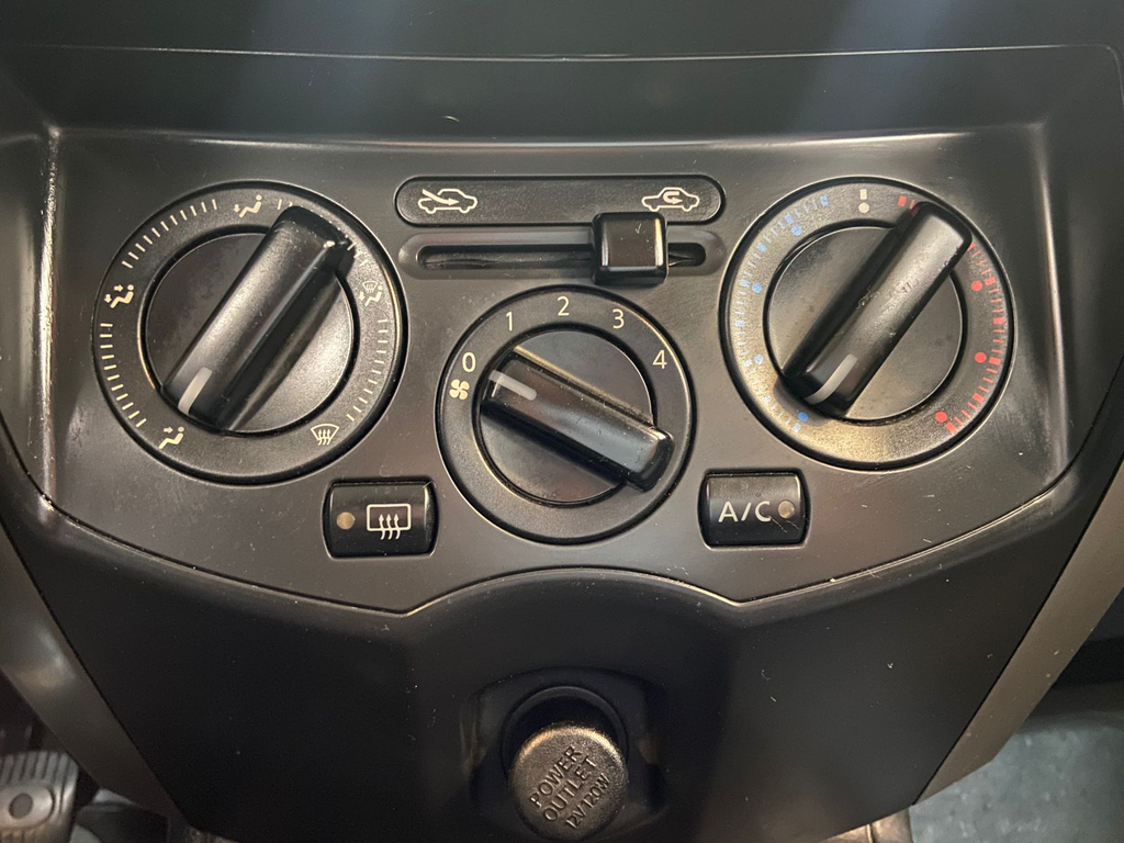 Nissan Livina Preto
