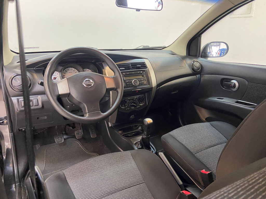 Nissan Livina Preto