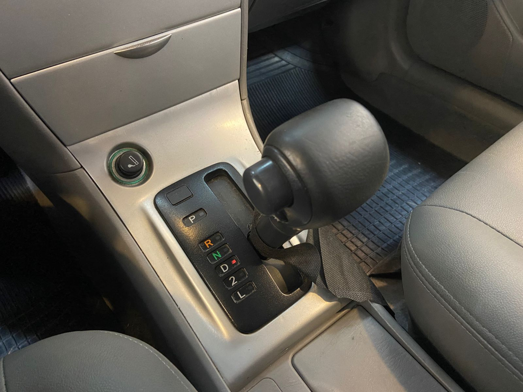 Toyota Corolla Prata
