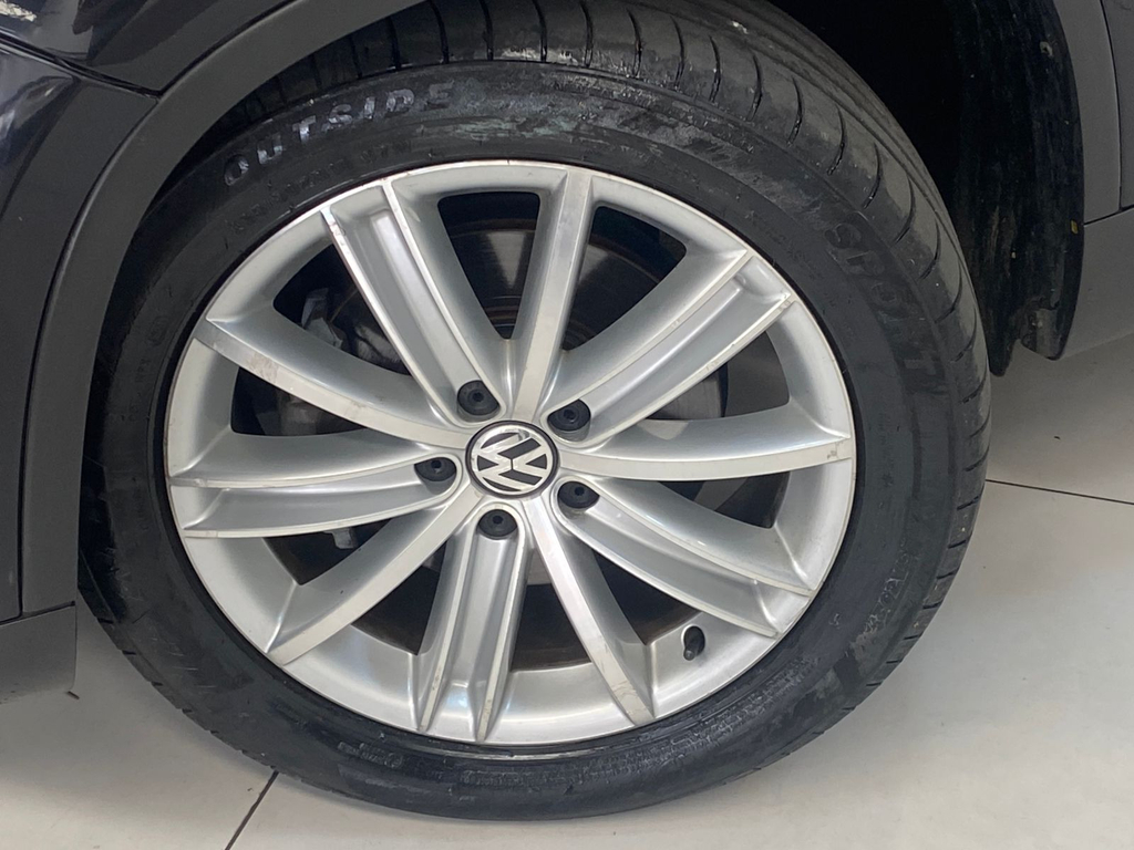 Volkswagen Tiguan Preto