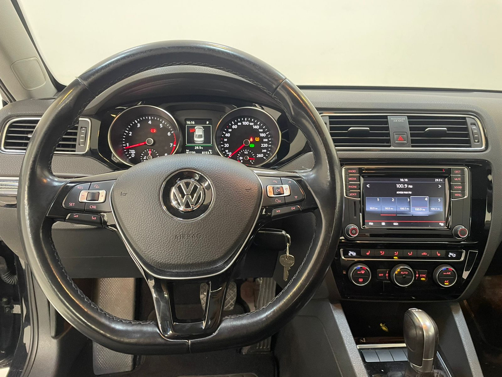 Volkswagen Jetta Preto