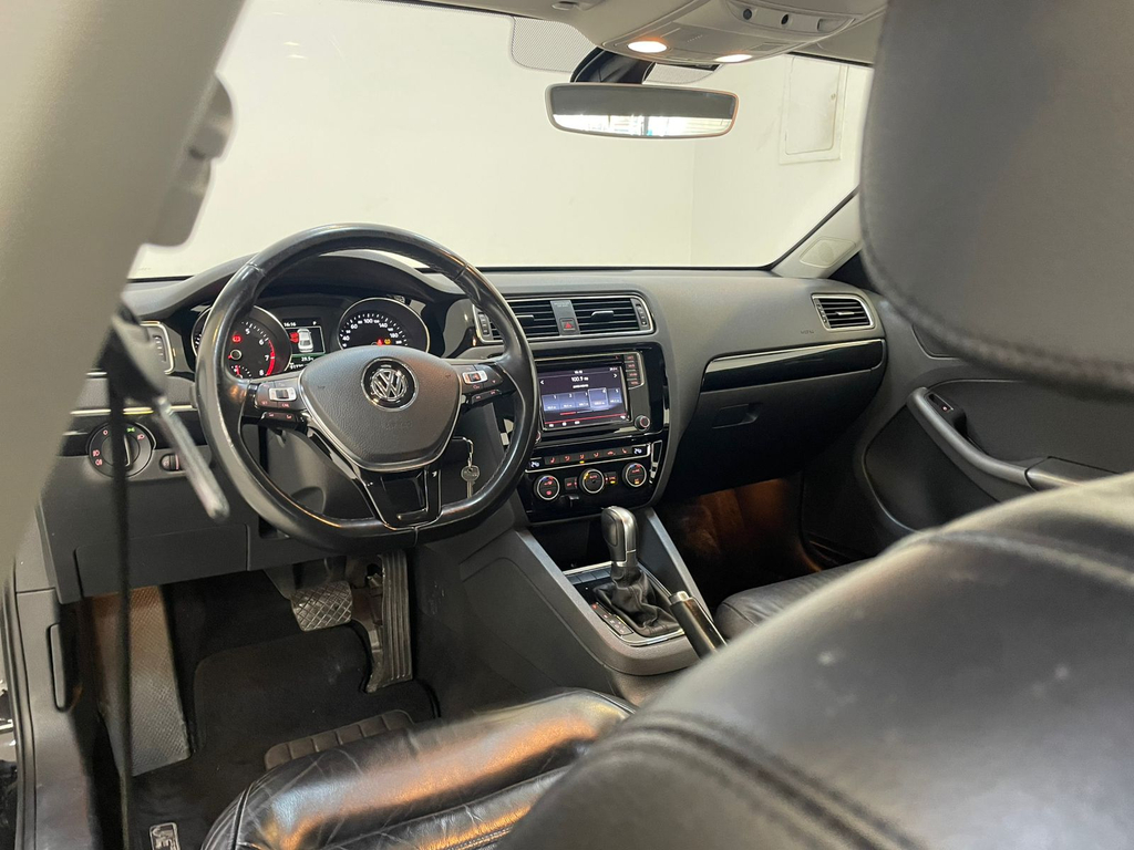Volkswagen Jetta Preto