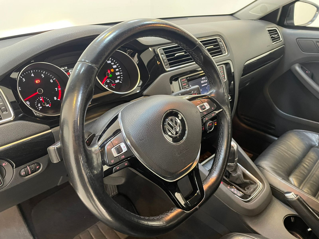 Volkswagen Jetta Preto