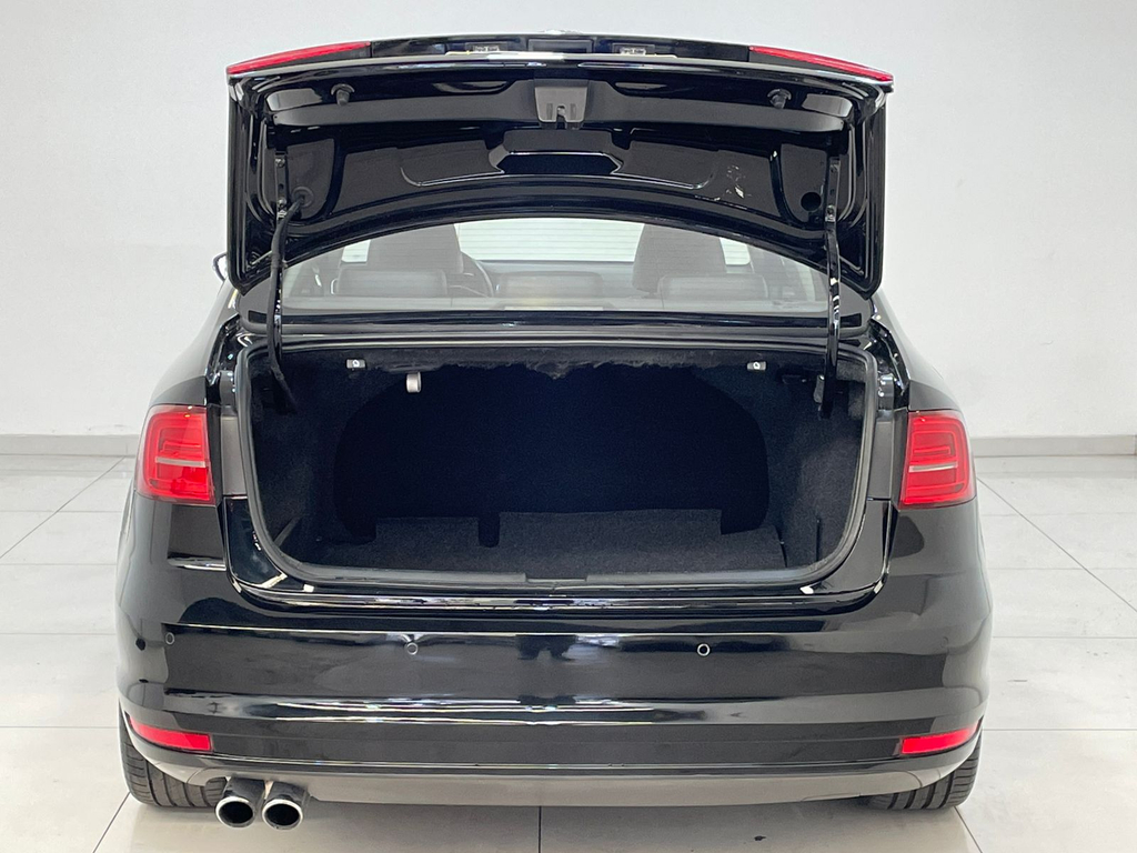 Volkswagen Jetta Preto