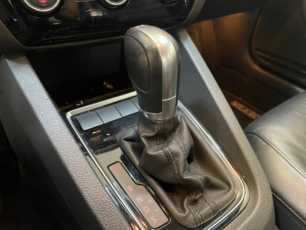 Volkswagen Jetta Preto
