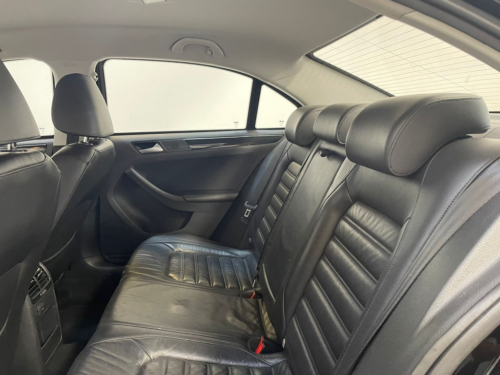 Volkswagen Jetta Preto