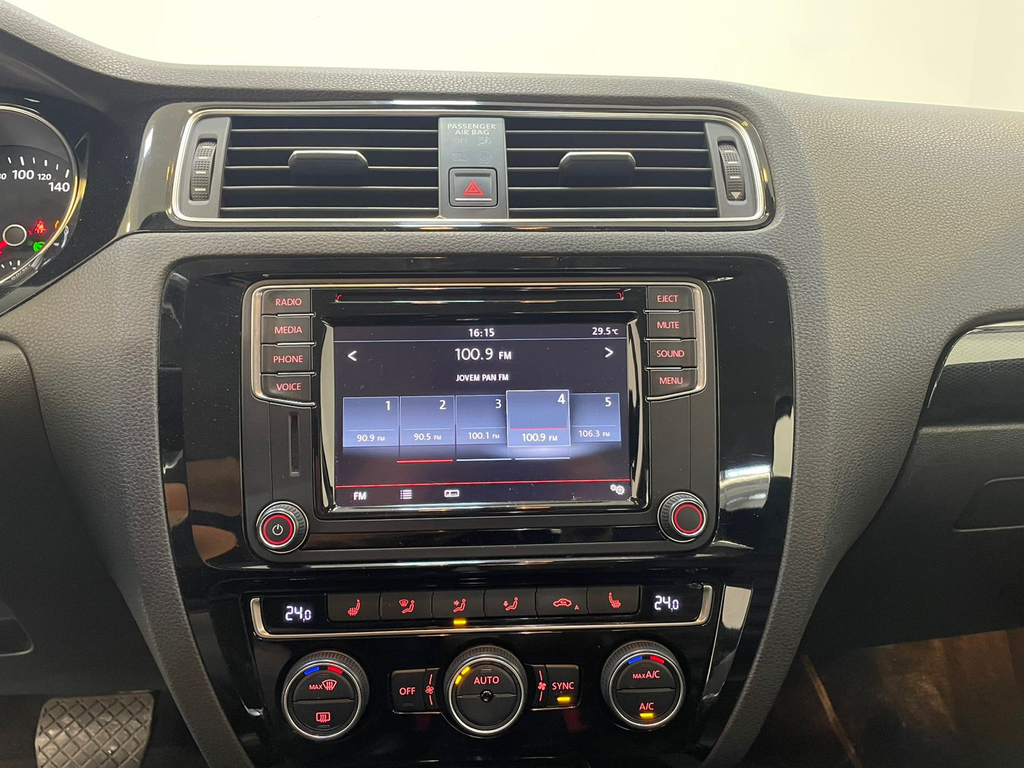 Volkswagen Jetta Preto