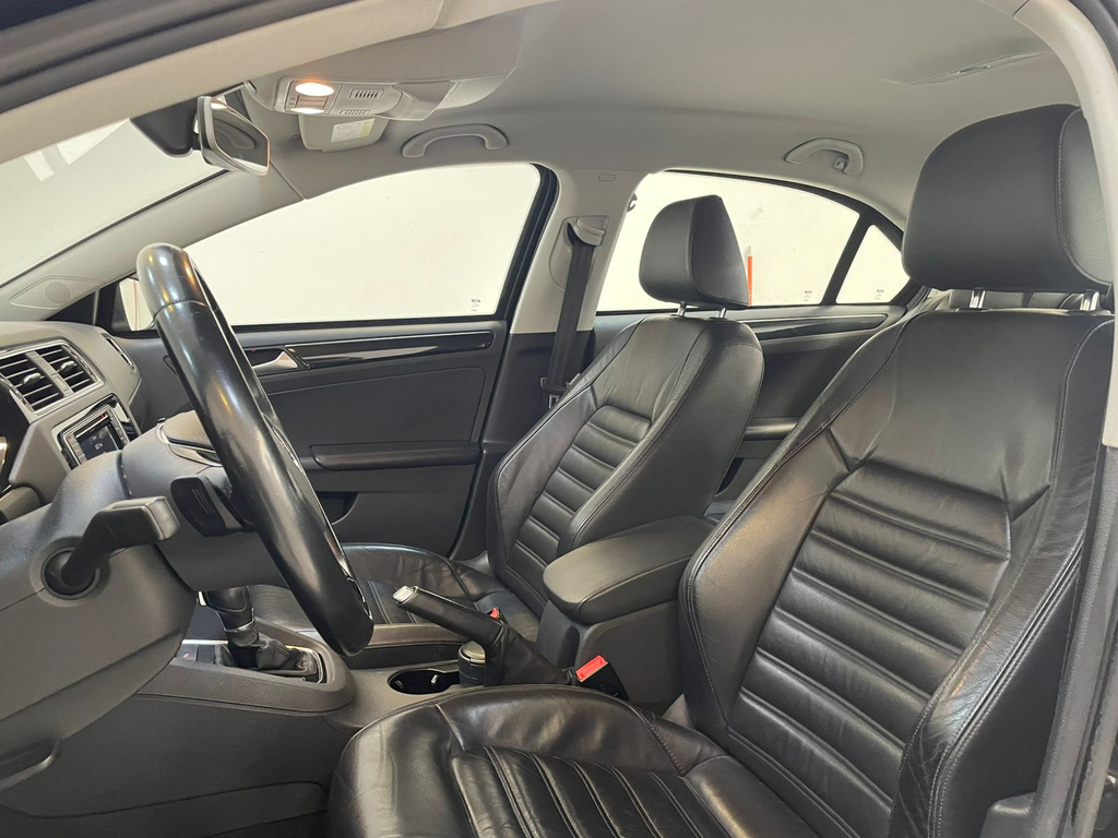 Volkswagen Jetta Preto