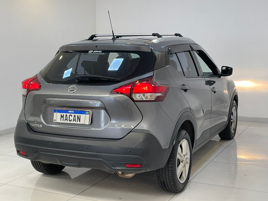 Nissan Kicks Cinza
