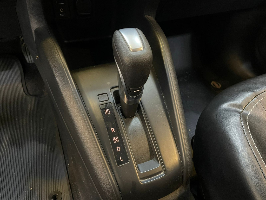 Nissan Kicks Cinza
