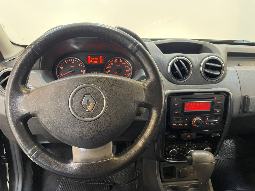 Renault Duster Preto