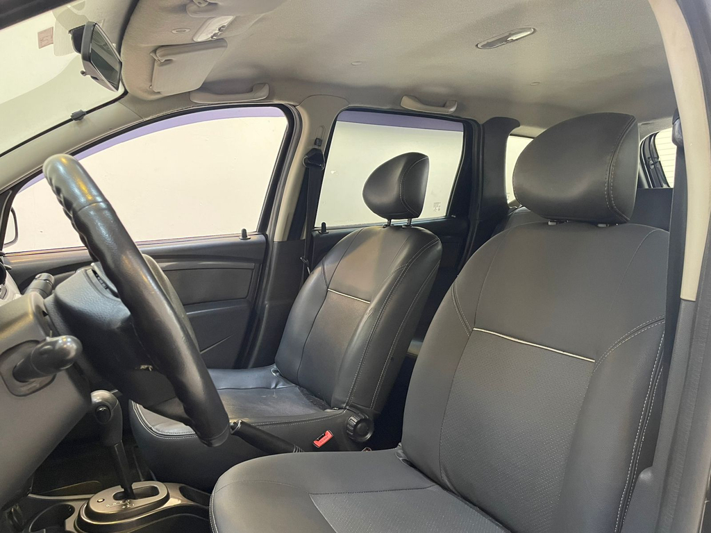 Renault Duster Preto