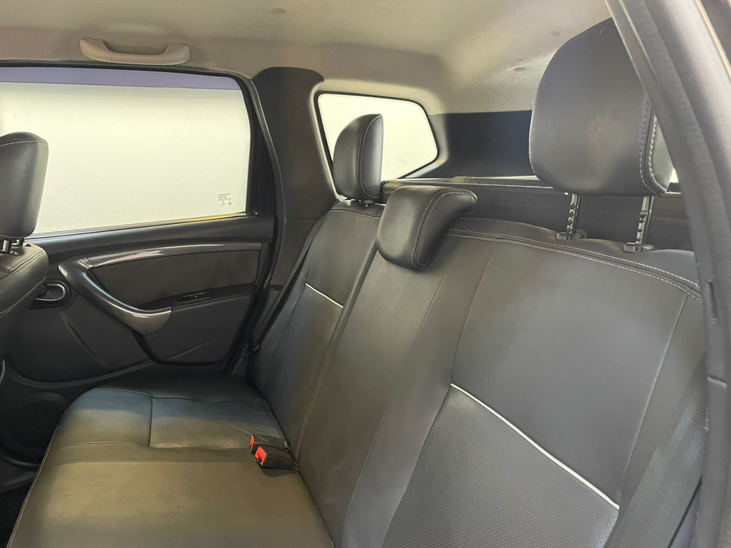 Renault Duster Preto
