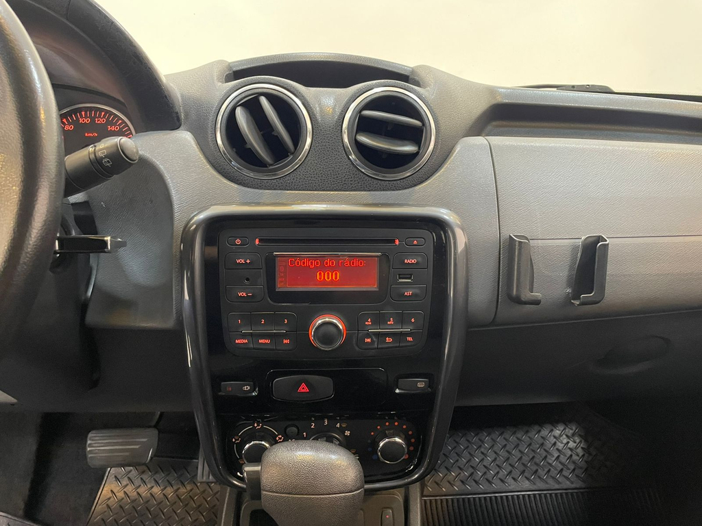 Renault Duster Preto