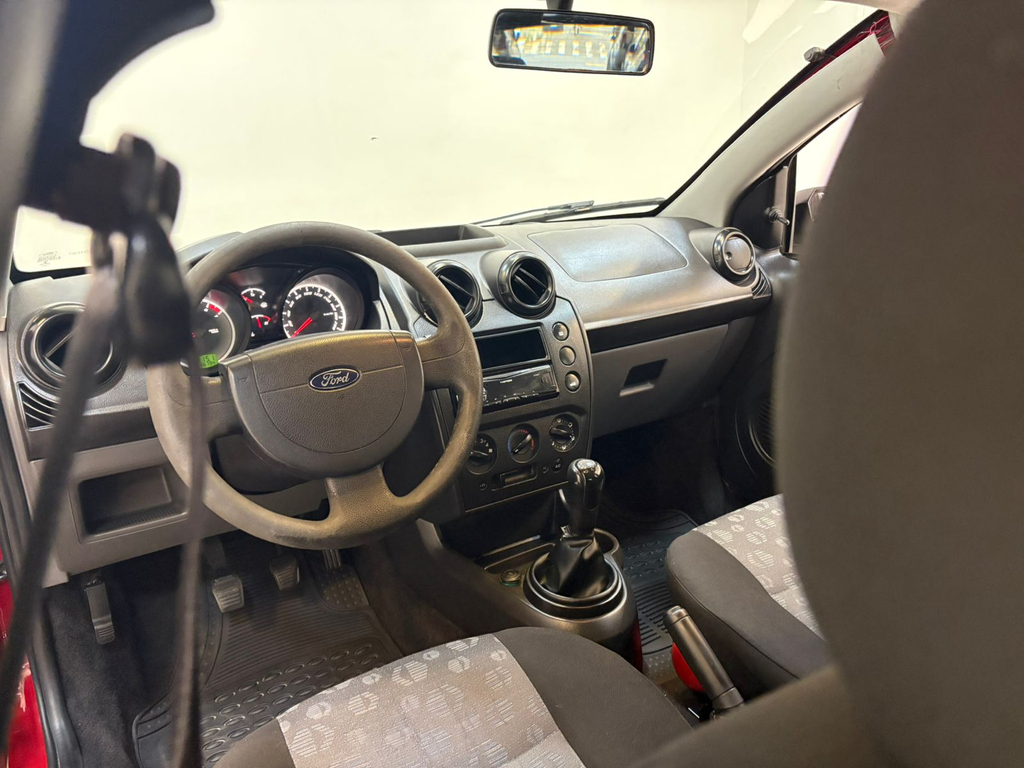 Ford Fiesta Hatch Vermelho