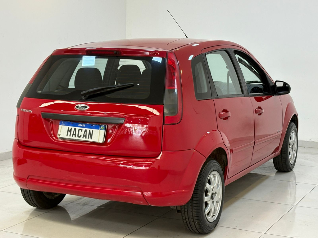 Ford Fiesta Hatch Vermelho