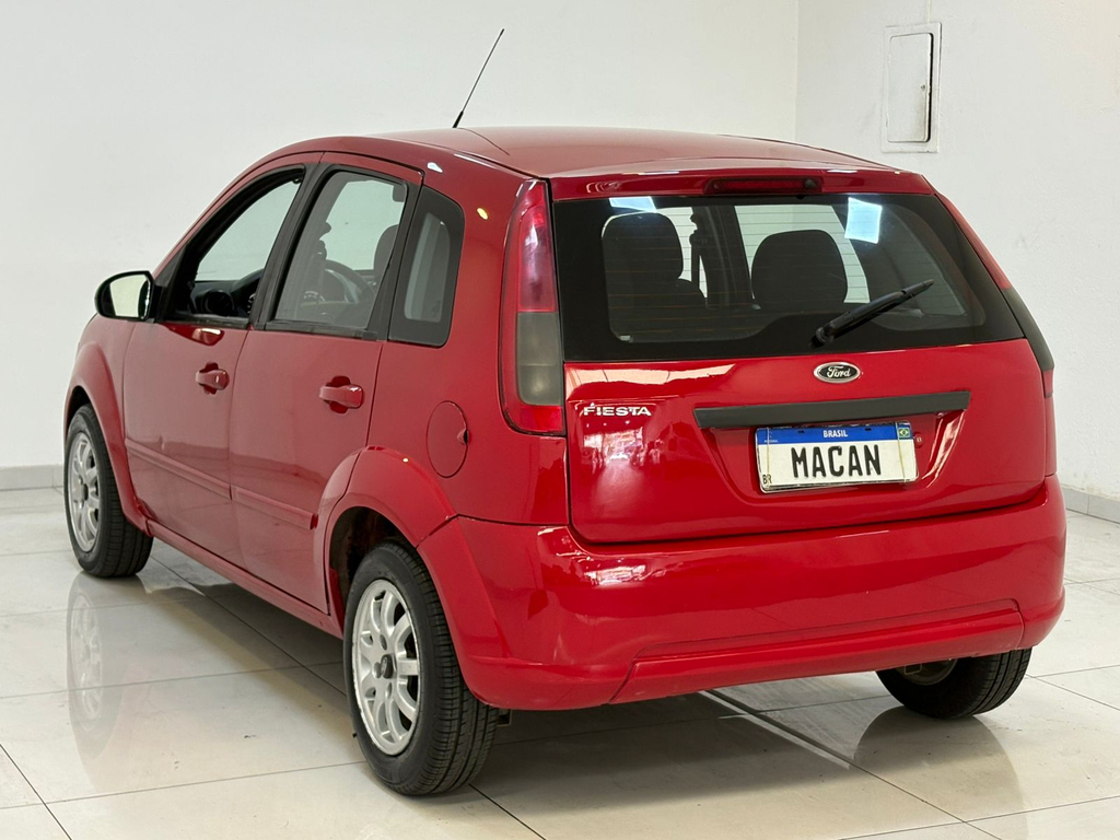 Ford Fiesta Hatch Vermelho