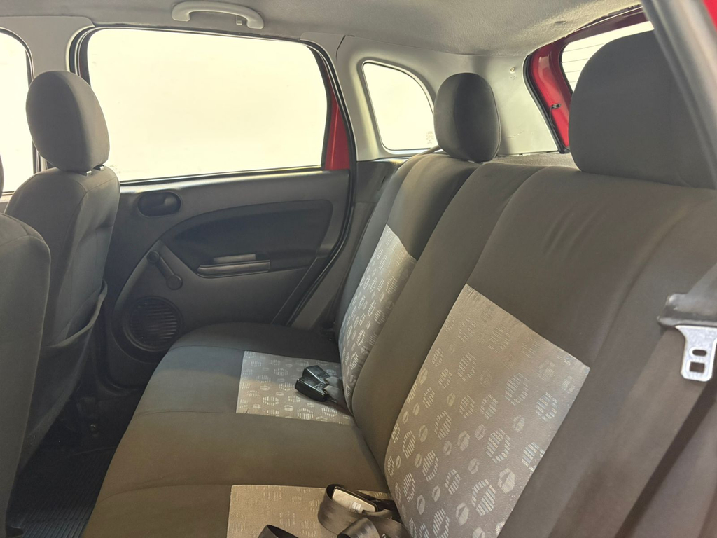Ford Fiesta Hatch Vermelho