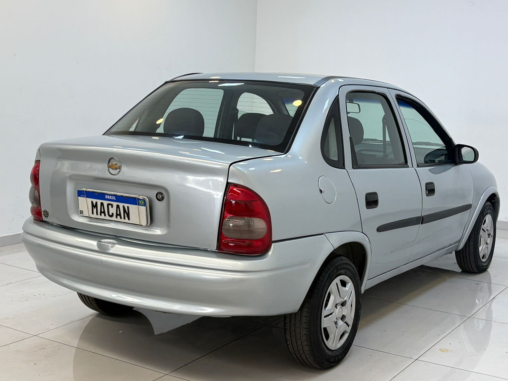 Chevrolet Classic Prata
