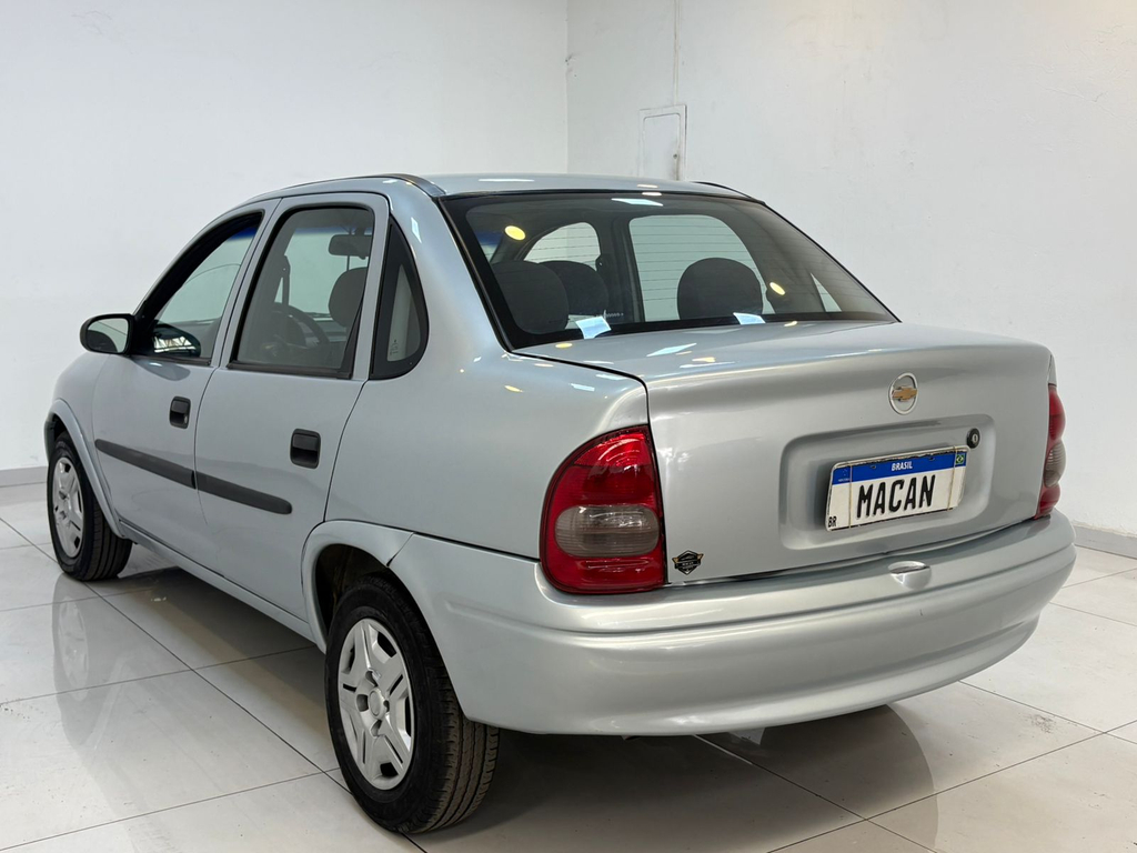 Chevrolet Classic Prata
