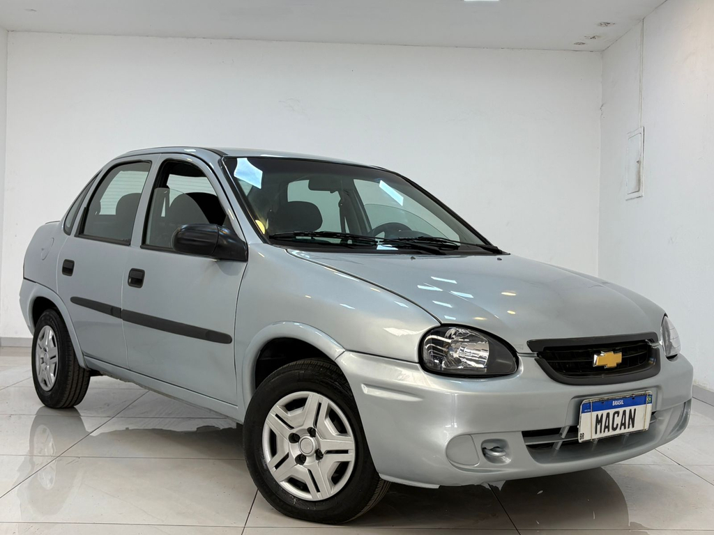 Chevrolet Classic Prata
