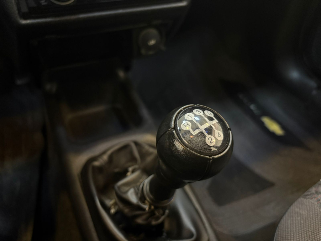 Chevrolet Classic Prata