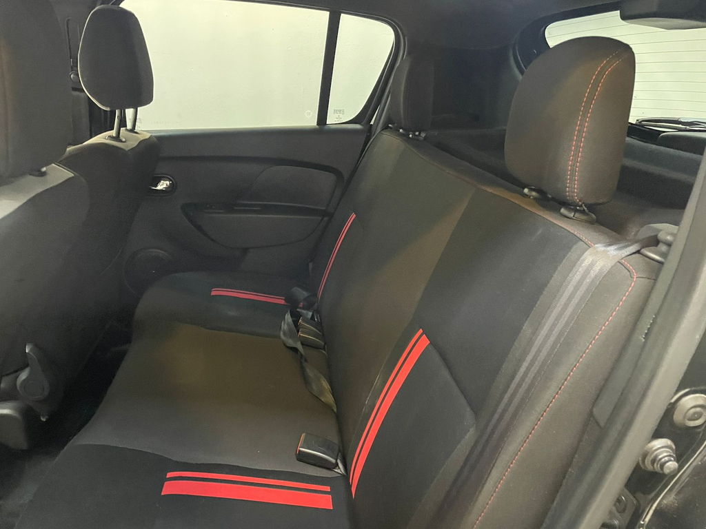 Renault Sandero Preto