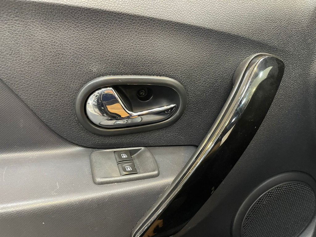 Renault Sandero Preto