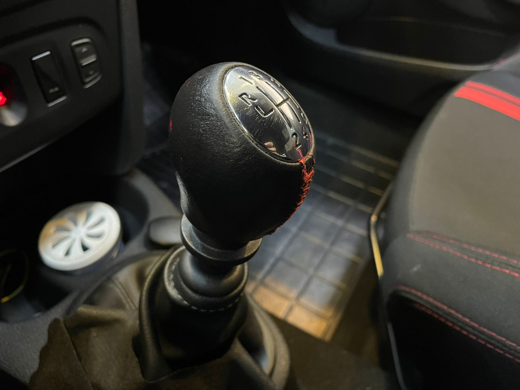 Renault Sandero Preto