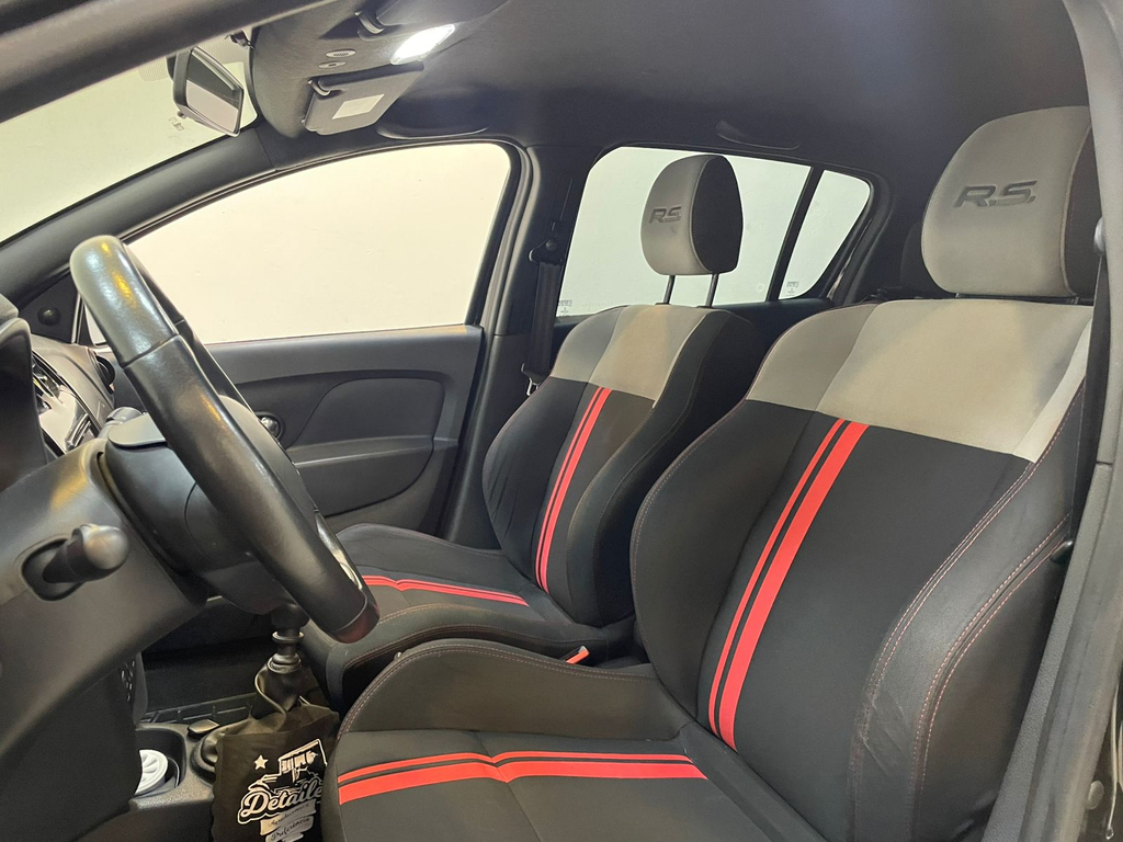 Renault Sandero Preto