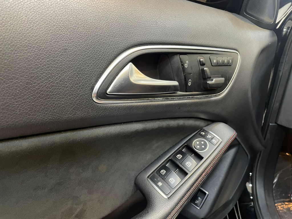 Mercedes Benz GLA-250 Preto