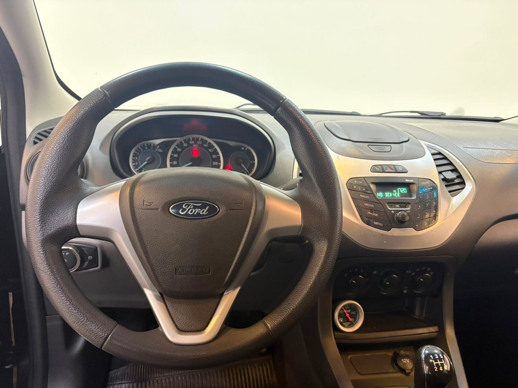 Ford Ka+ Preto