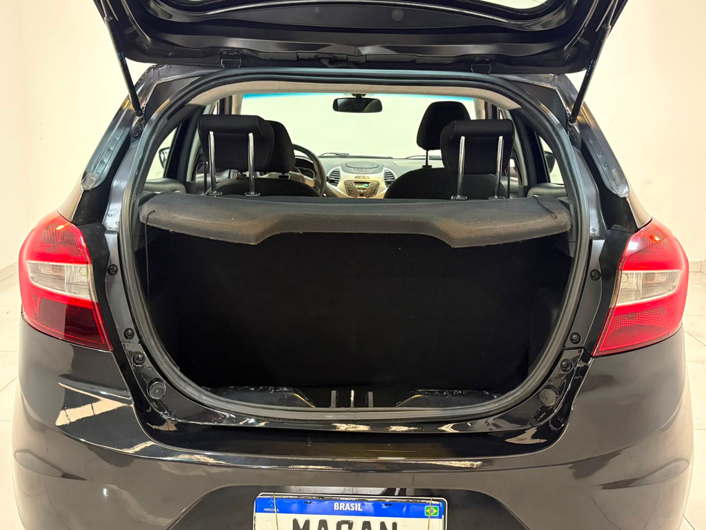 Ford Ka+ Preto