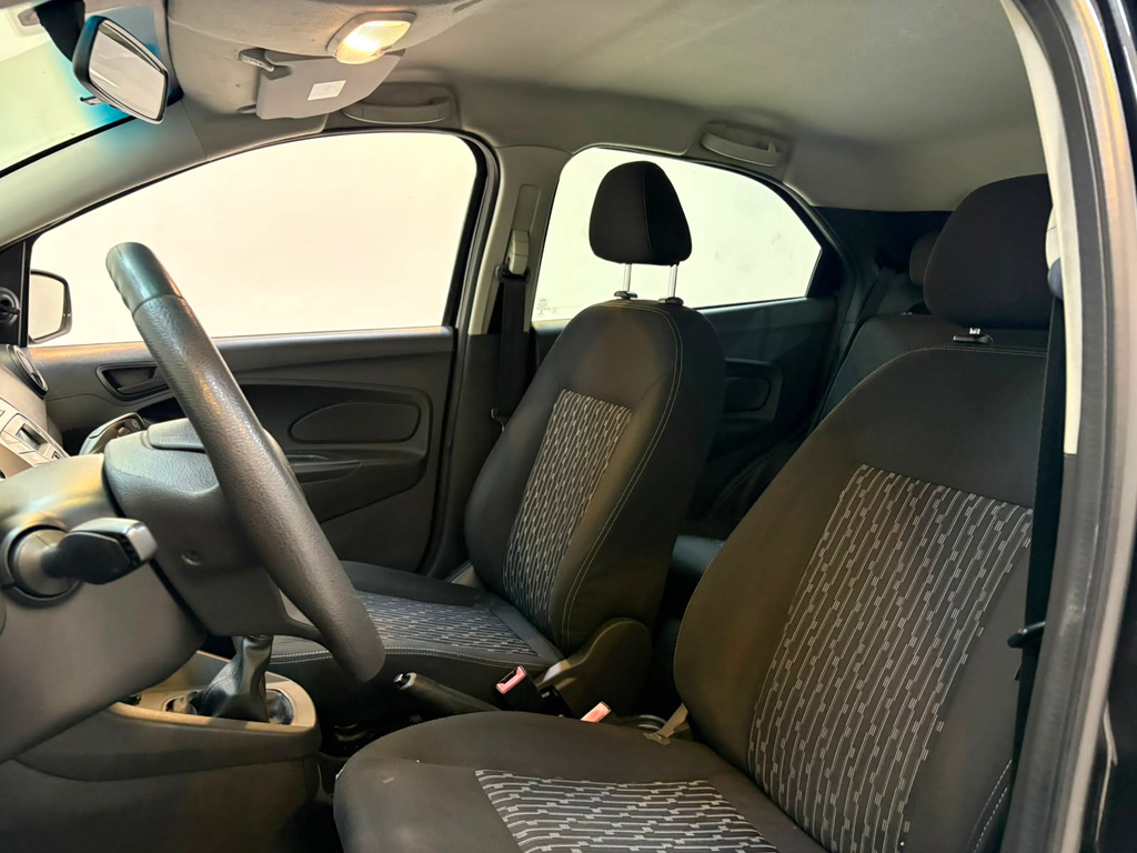 Ford Ka+ Preto