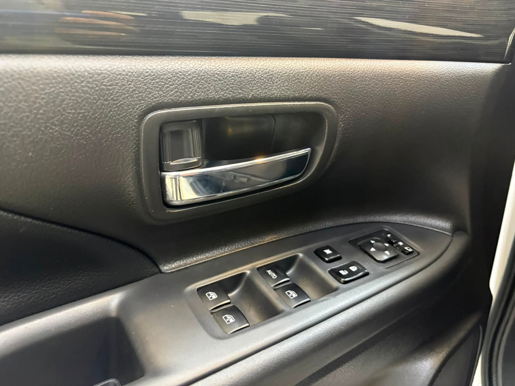 Mitsubishi Outlander Branco