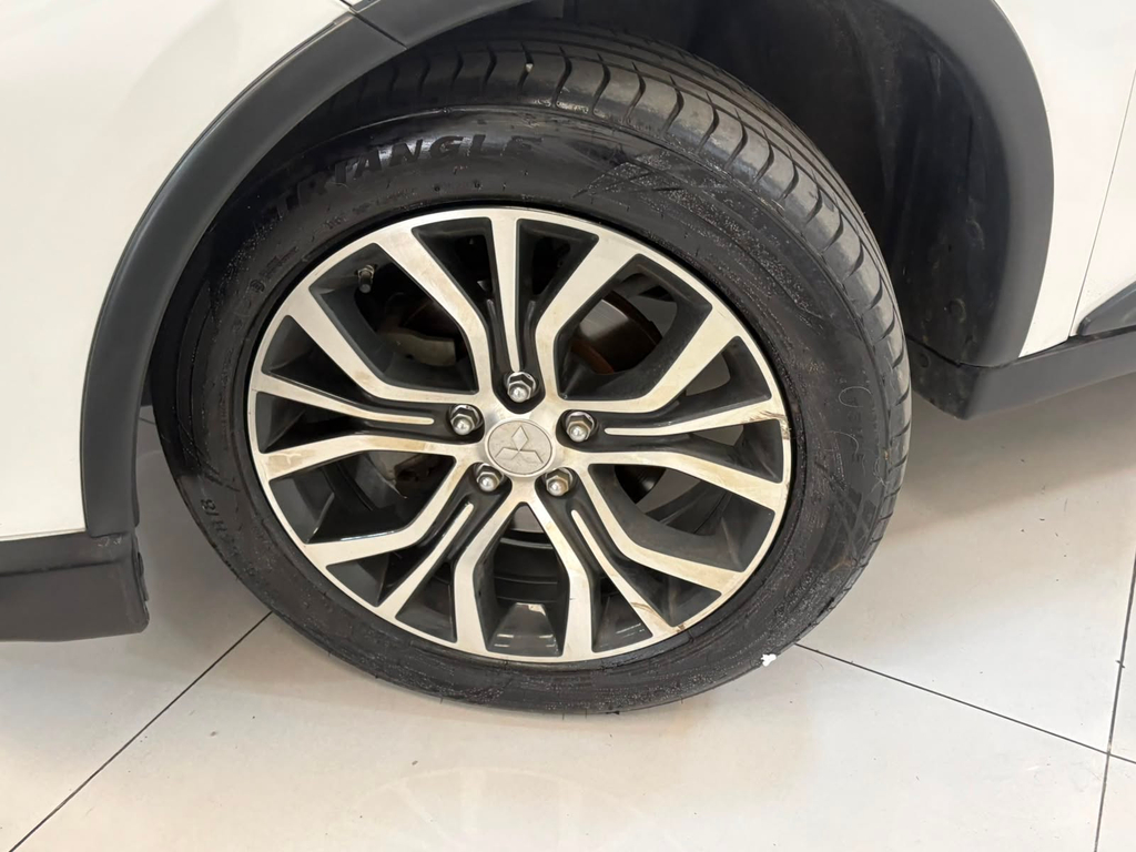 Mitsubishi Outlander Branco