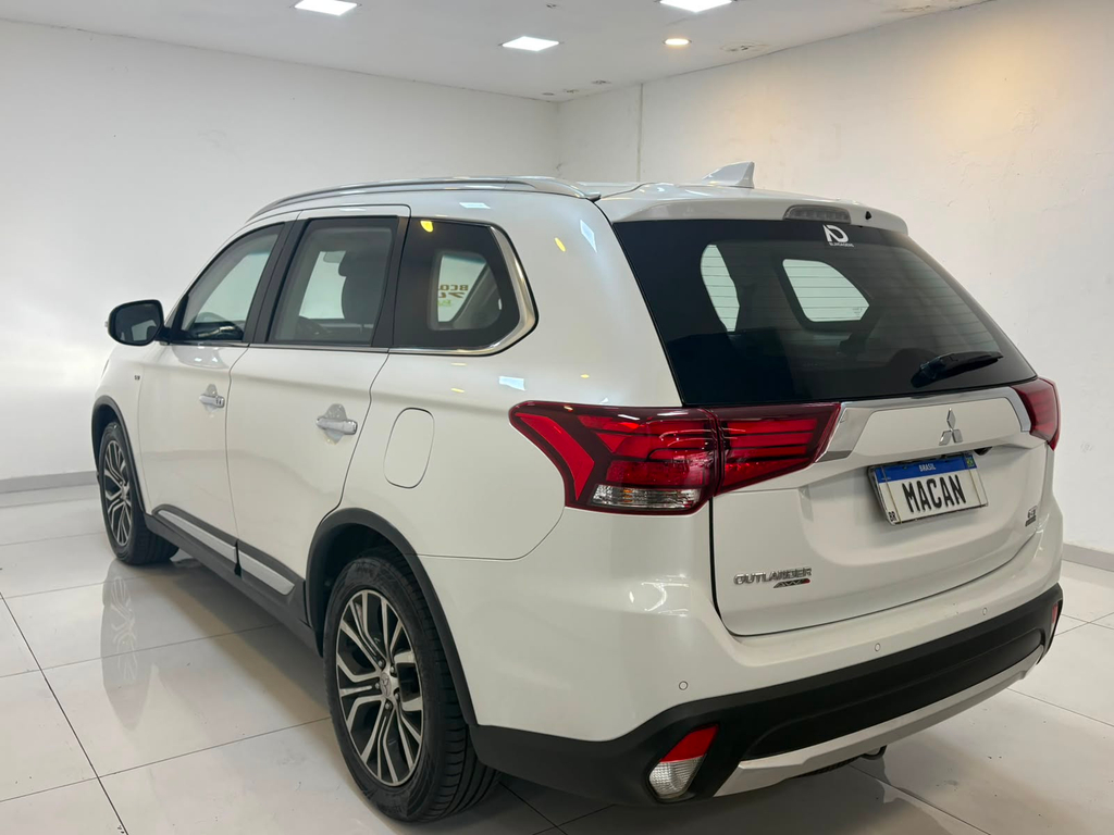Mitsubishi Outlander Branco