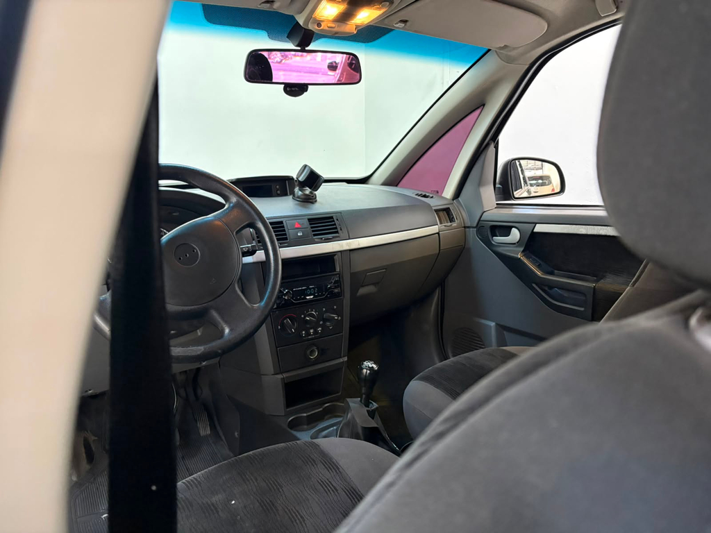 Chevrolet Meriva Cinza